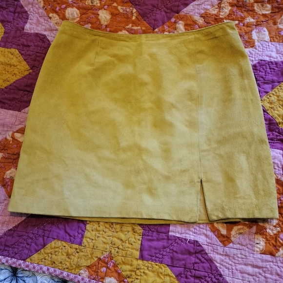 Danier Dresses & Skirts - Danier Vintage Leather Mini Skirt Size 6